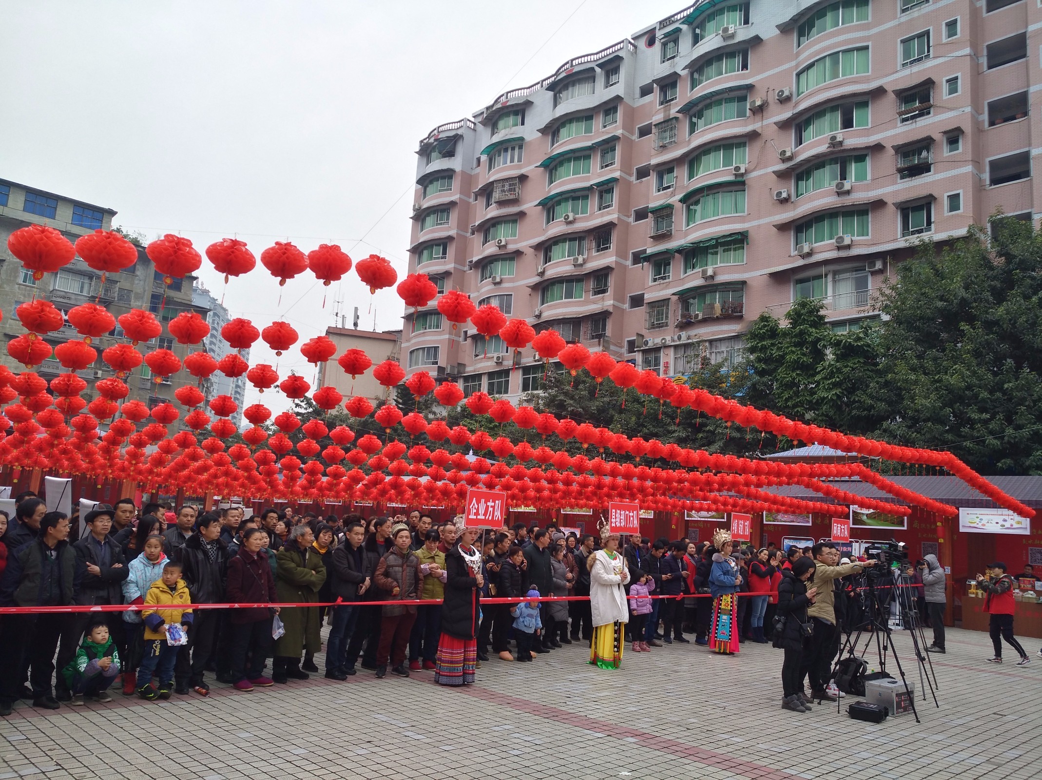 彭水電商扶貧獻(xiàn)愛(ài)心——扶貧活動(dòng)設(shè)計(jì)搭建